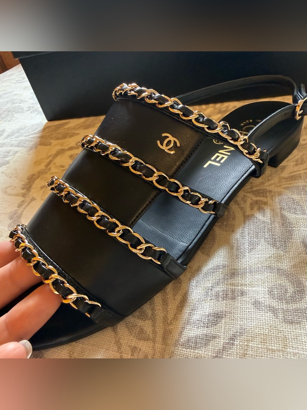 CHANEL ✨Like New✨ Black Lambskin Chain Link Flat Slingback Sandals Size 39.5 - Picture 6 of 14